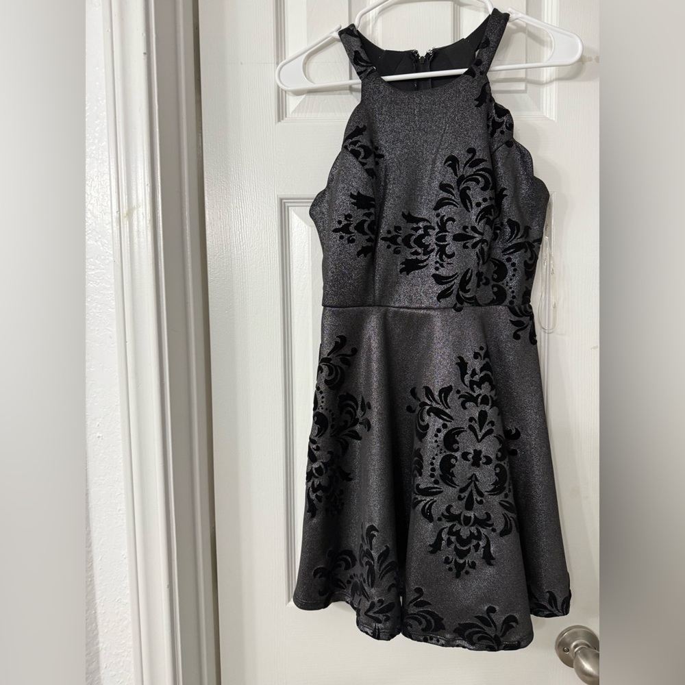 Elegant Black and Gray Patterned Dress